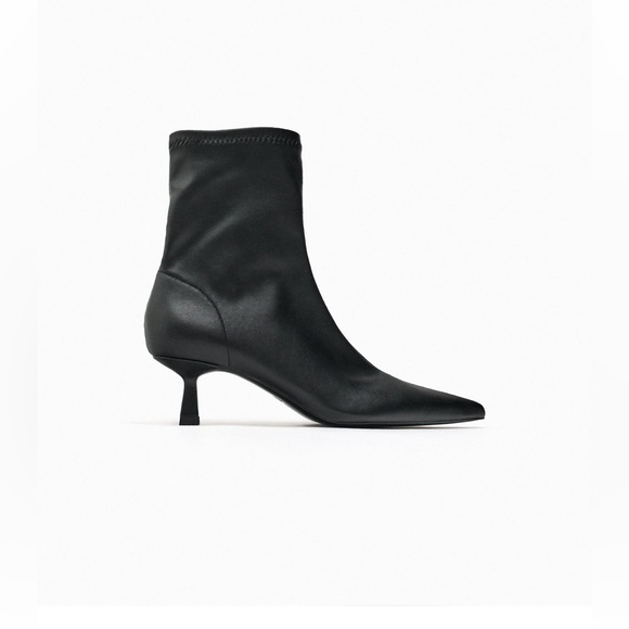 Zara Shoes - 🍂🧡Zara Black Kitten Heel Ankle Boots. Like New.